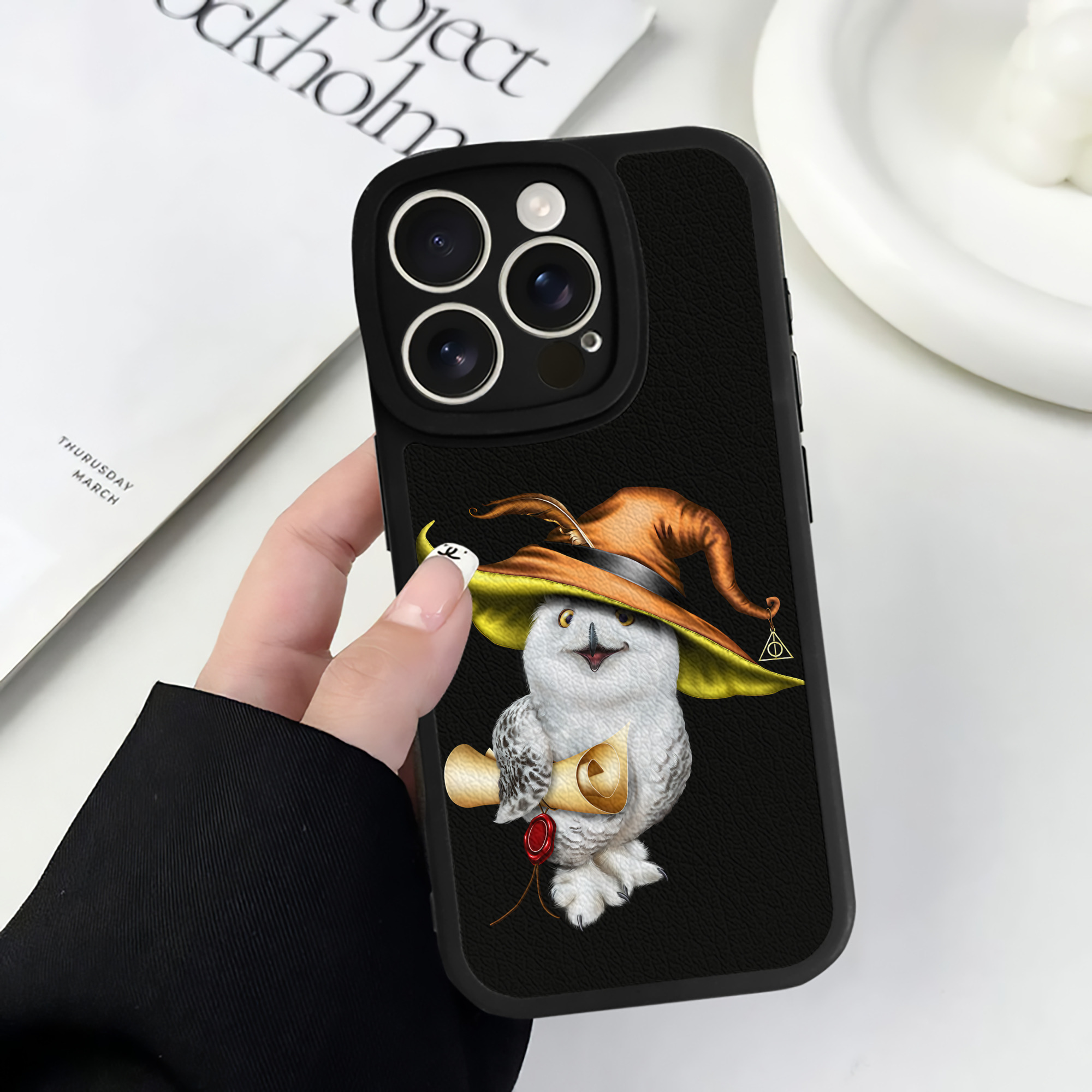 （画像用） Harry Potter ハリー・ポッターシリーズ 【iPhone 16シリーズ対応】シリコンスマホケース（レザー調） 材質：シリコン